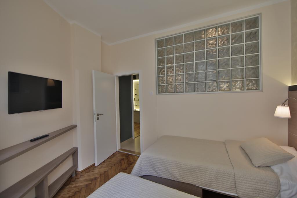 Alek Apartment *