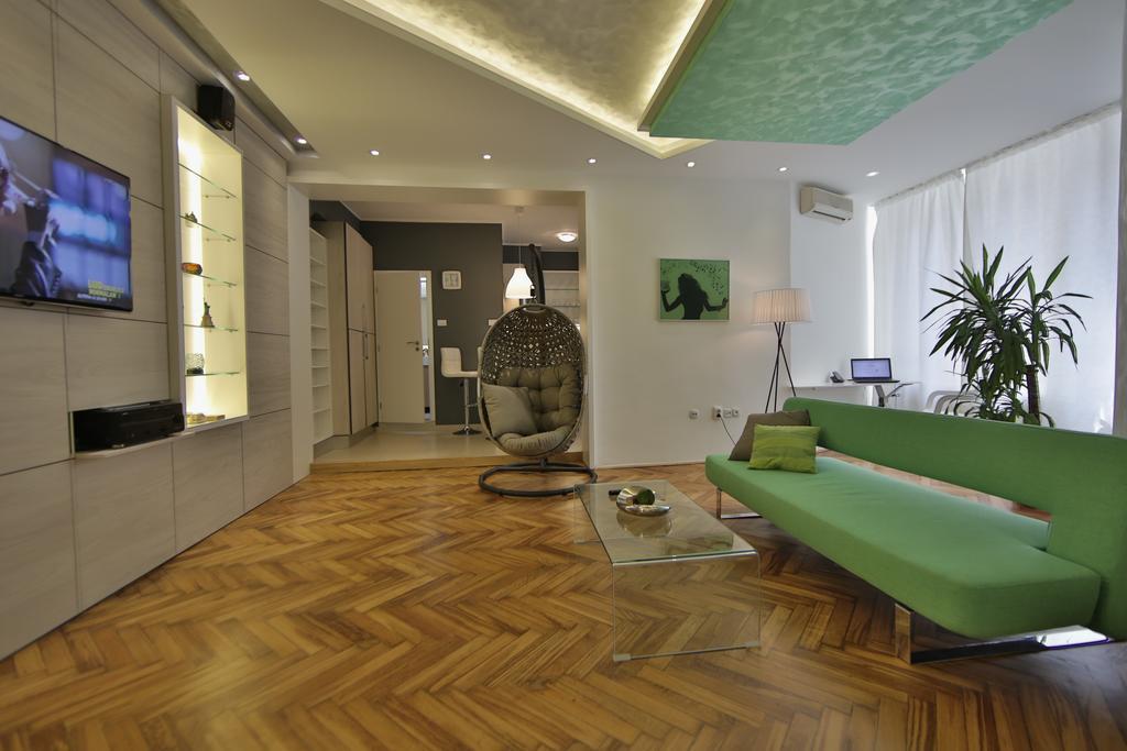 Alek Apartment